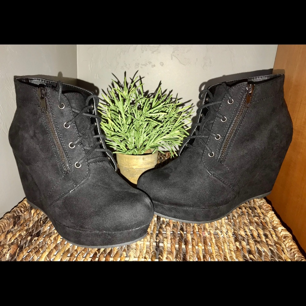 Shoedazzle Bootie